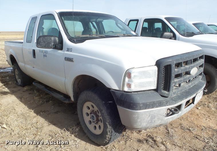 image for item DA7661 2007 Ford F250 Super Duty SuperCab pickup truck
