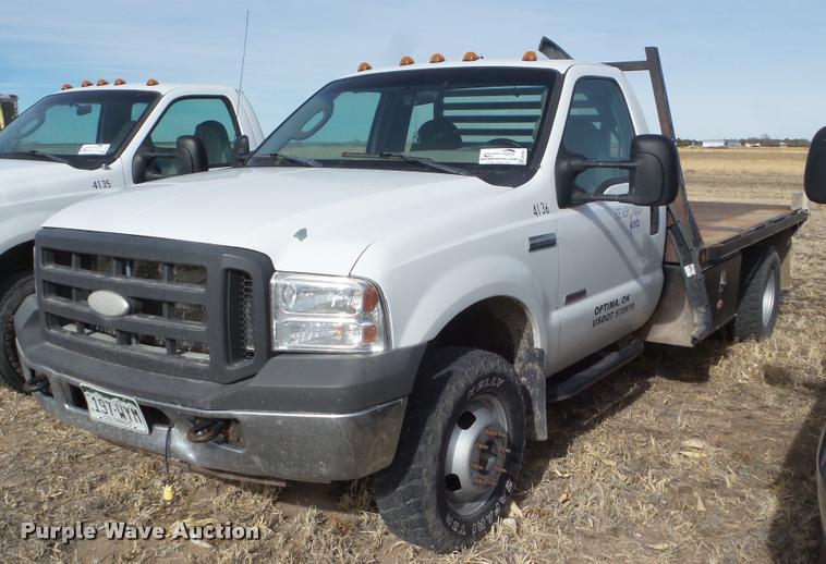 image for item DA7663 2005 Ford F350 Super Duty flatbed pickup truck