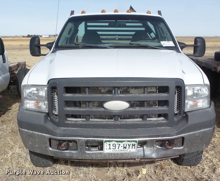 image for item DA7663 2005 Ford F350 Super Duty flatbed pickup truck