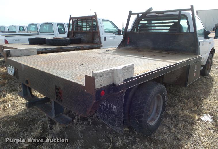 image for item DA7663 2005 Ford F350 Super Duty flatbed pickup truck