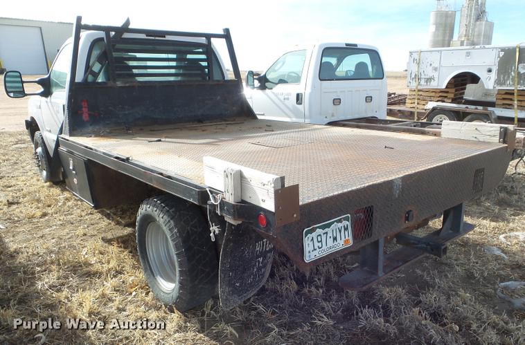 image for item DA7663 2005 Ford F350 Super Duty flatbed pickup truck