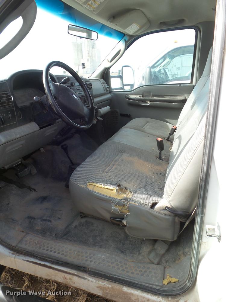 image for item DA7663 2005 Ford F350 Super Duty flatbed pickup truck