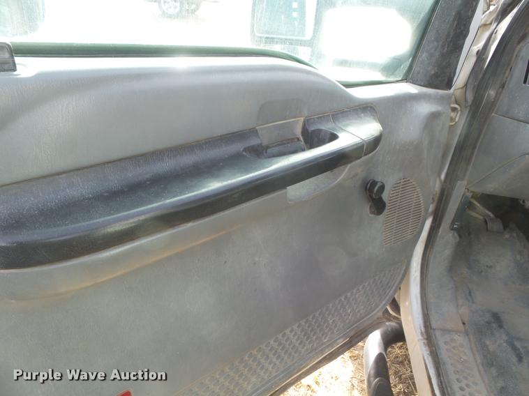 image for item DA7663 2005 Ford F350 Super Duty flatbed pickup truck