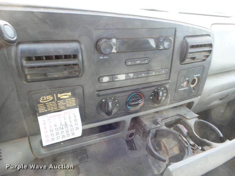 image for item DA7663 2005 Ford F350 Super Duty flatbed pickup truck