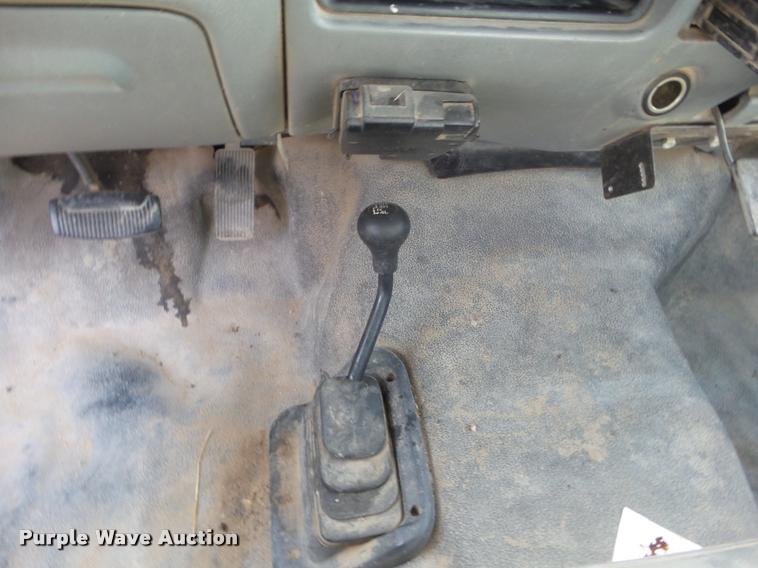 image for item DA7663 2005 Ford F350 Super Duty flatbed pickup truck