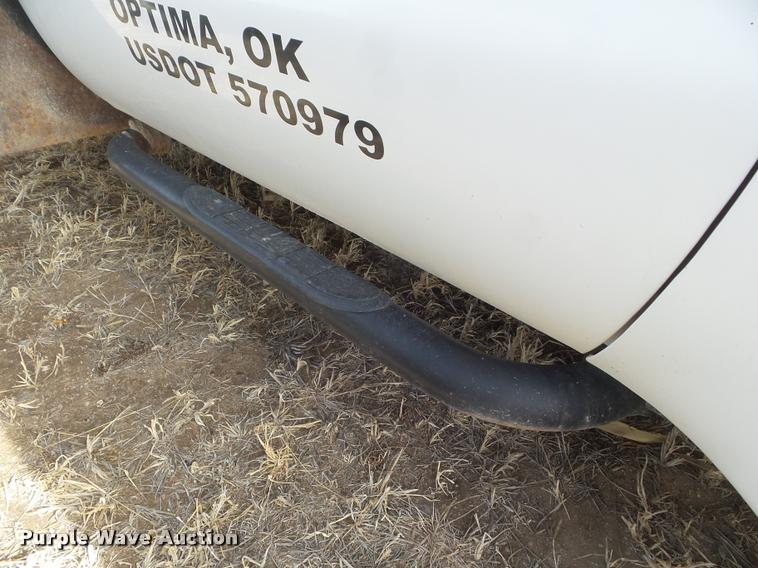 image for item DA7663 2005 Ford F350 Super Duty flatbed pickup truck