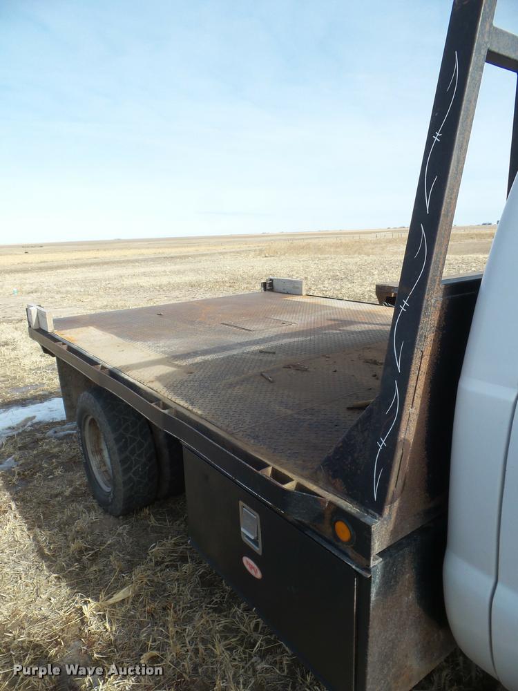 image for item DA7663 2005 Ford F350 Super Duty flatbed pickup truck
