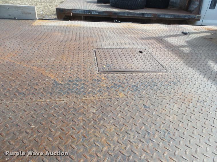 image for item DA7663 2005 Ford F350 Super Duty flatbed pickup truck