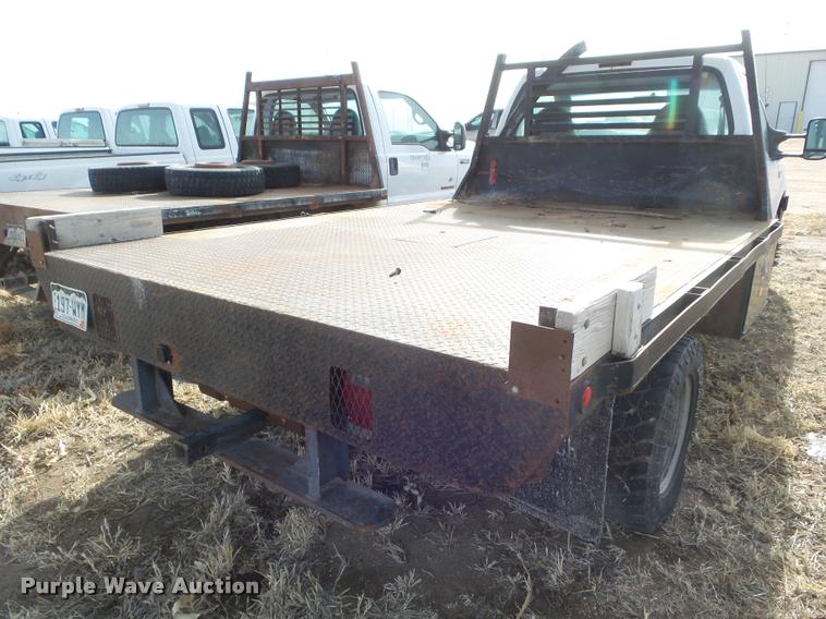 image for item DA7663 2005 Ford F350 Super Duty flatbed pickup truck