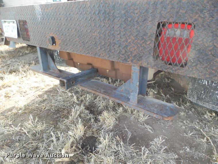 image for item DA7663 2005 Ford F350 Super Duty flatbed pickup truck