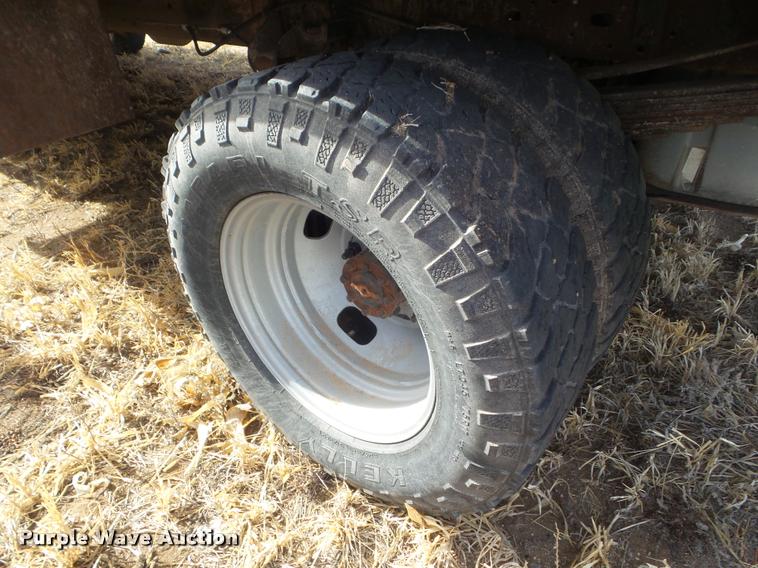 image for item DA7663 2005 Ford F350 Super Duty flatbed pickup truck