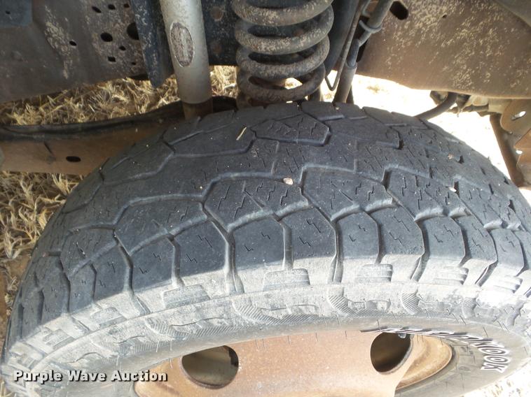 image for item DA7663 2005 Ford F350 Super Duty flatbed pickup truck