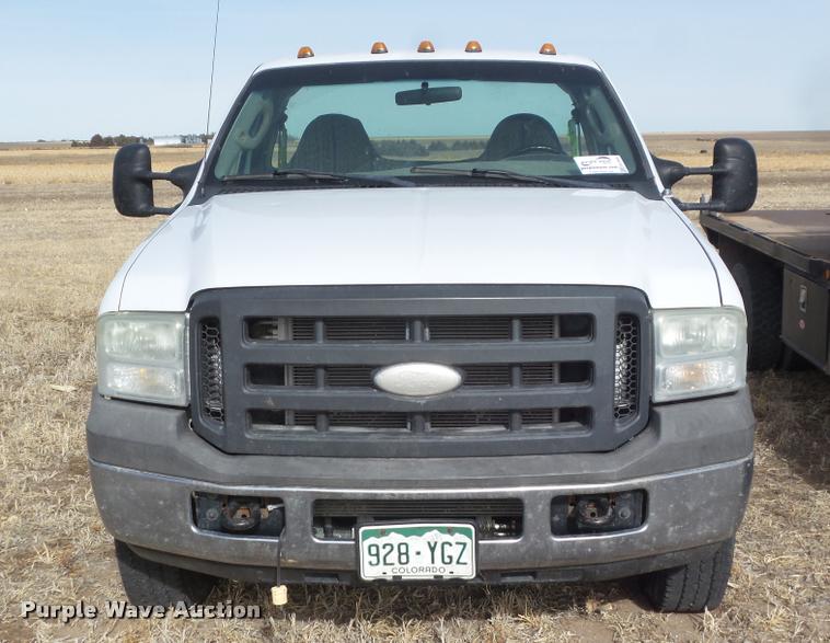 image for item DA7664 2005 Ford F350 Super Duty pickup truck cab and chassis
