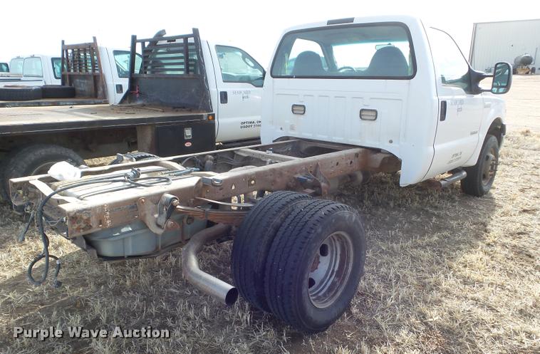 image for item DA7664 2005 Ford F350 Super Duty pickup truck cab and chassis