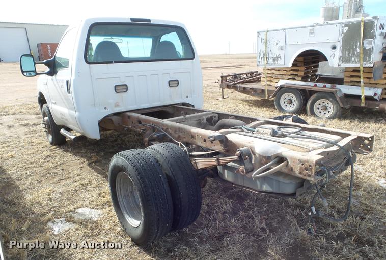 image for item DA7664 2005 Ford F350 Super Duty pickup truck cab and chassis