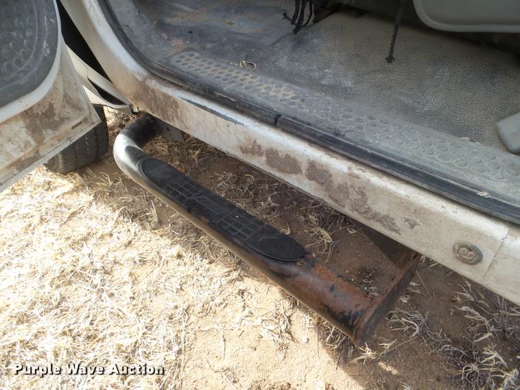 image for item DA7664 2005 Ford F350 Super Duty pickup truck cab and chassis