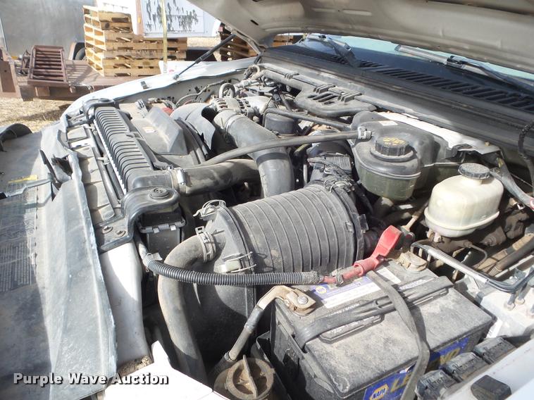 image for item DA7664 2005 Ford F350 Super Duty pickup truck cab and chassis