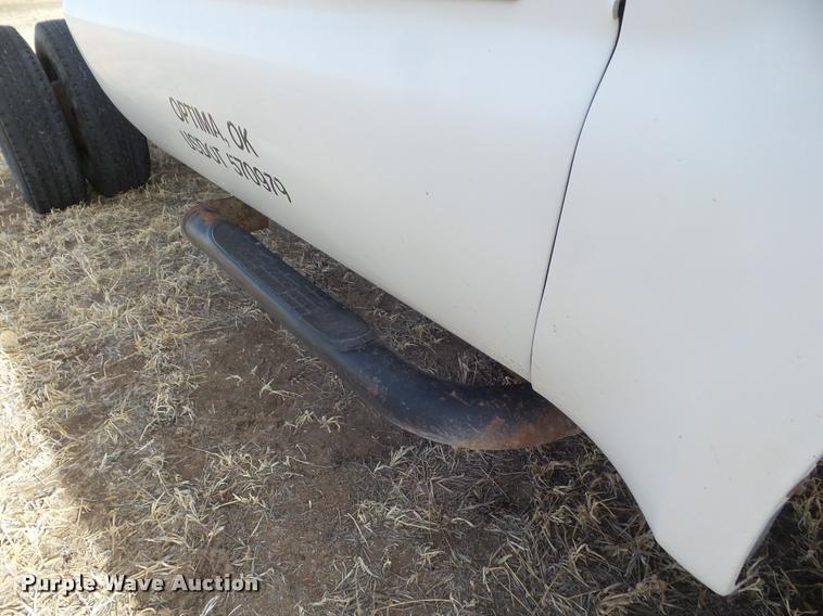 image for item DA7664 2005 Ford F350 Super Duty pickup truck cab and chassis