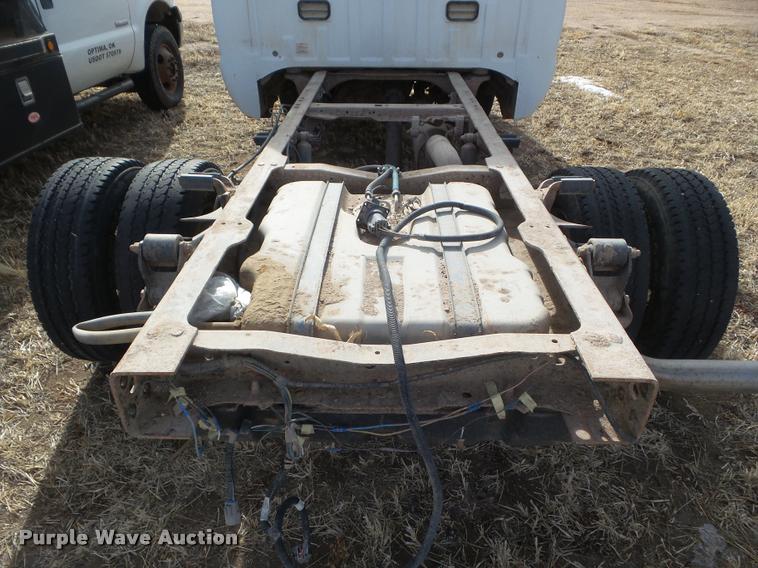 image for item DA7664 2005 Ford F350 Super Duty pickup truck cab and chassis