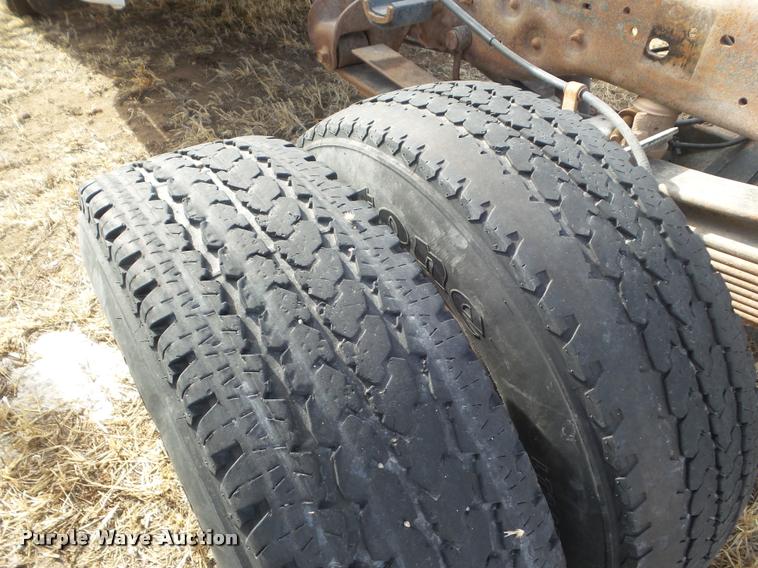 image for item DA7664 2005 Ford F350 Super Duty pickup truck cab and chassis