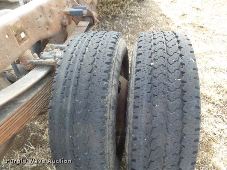 image for item DA7664 2005 Ford F350 Super Duty pickup truck cab and chassis