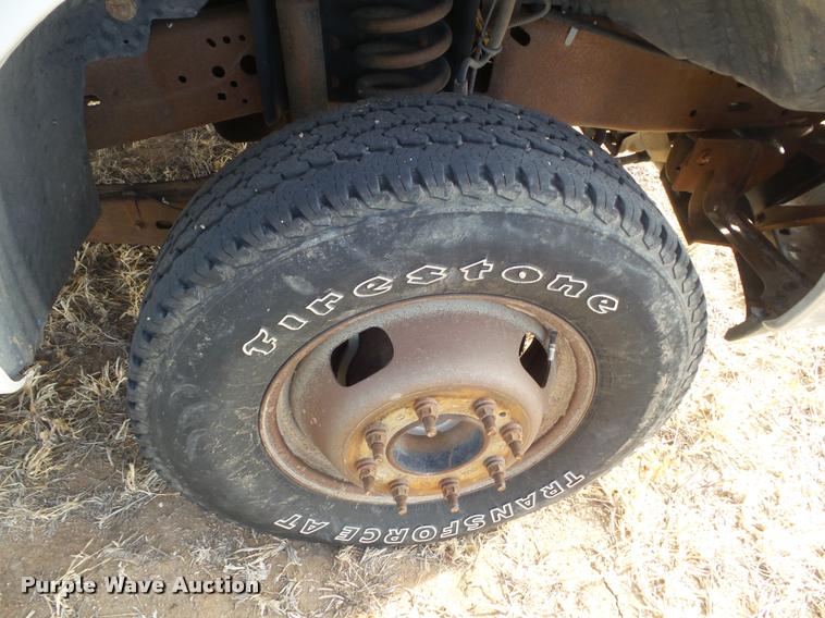 image for item DA7664 2005 Ford F350 Super Duty pickup truck cab and chassis