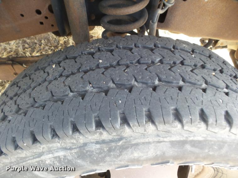 image for item DA7664 2005 Ford F350 Super Duty pickup truck cab and chassis