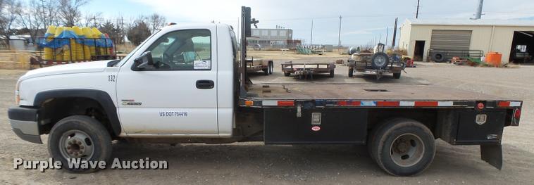 image for item DB1899 2005 Chevrolet Silverado 3500 flatbed pickup truck