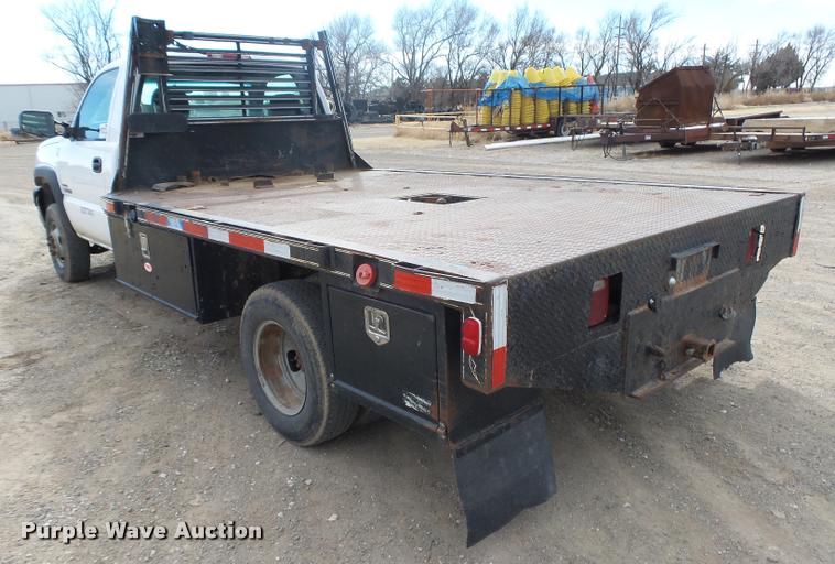 image for item DB1899 2005 Chevrolet Silverado 3500 flatbed pickup truck