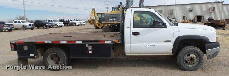 image for item DB1899 2005 Chevrolet Silverado 3500 flatbed pickup truck