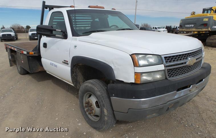 image for item DB1899 2005 Chevrolet Silverado 3500 flatbed pickup truck