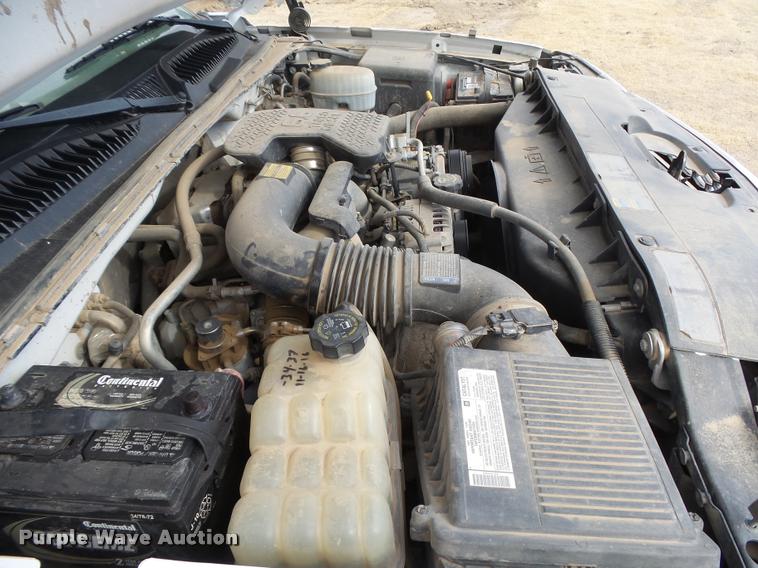 image for item DB1899 2005 Chevrolet Silverado 3500 flatbed pickup truck