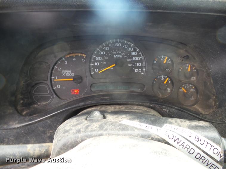 image for item DB1899 2005 Chevrolet Silverado 3500 flatbed pickup truck