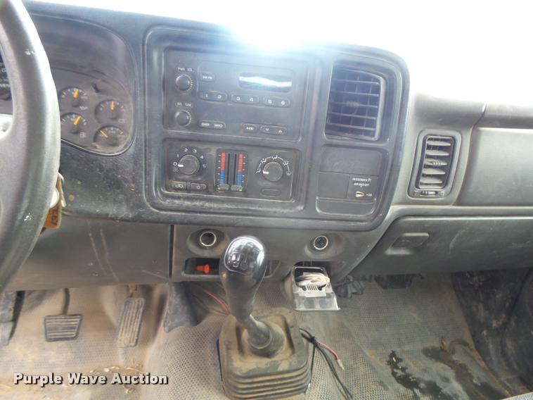 image for item DB1899 2005 Chevrolet Silverado 3500 flatbed pickup truck