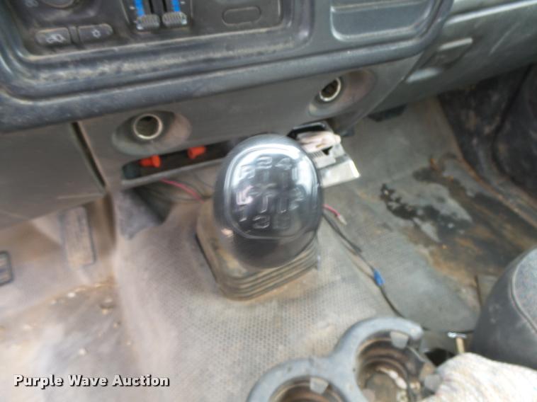 image for item DB1899 2005 Chevrolet Silverado 3500 flatbed pickup truck