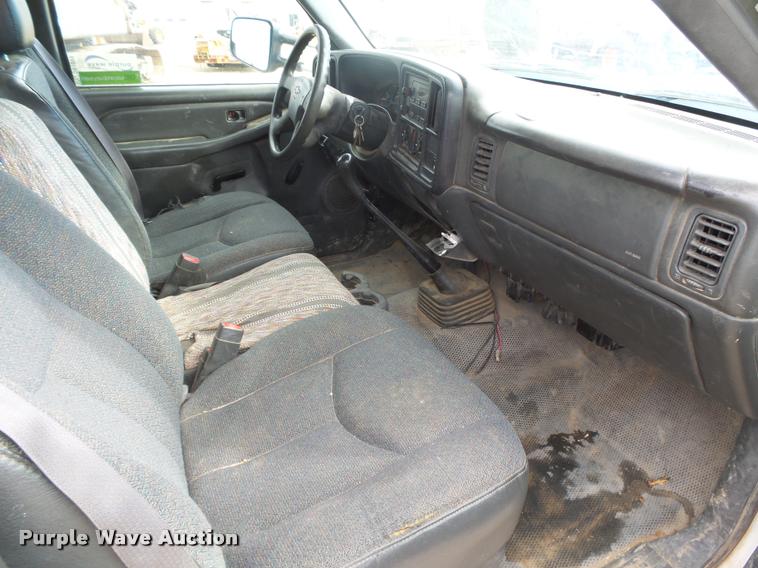 image for item DB1899 2005 Chevrolet Silverado 3500 flatbed pickup truck