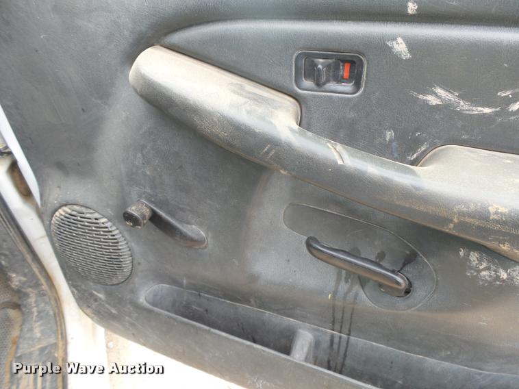 image for item DB1899 2005 Chevrolet Silverado 3500 flatbed pickup truck