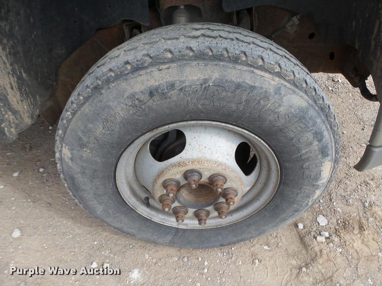 image for item DB1899 2005 Chevrolet Silverado 3500 flatbed pickup truck