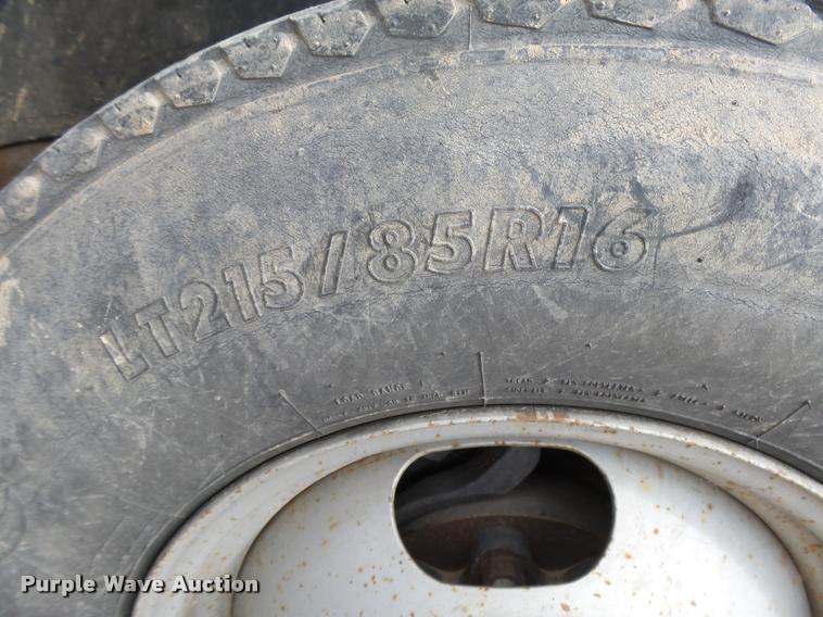 image for item DB1899 2005 Chevrolet Silverado 3500 flatbed pickup truck