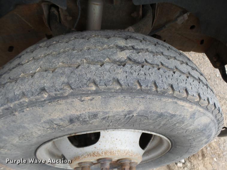 image for item DB1899 2005 Chevrolet Silverado 3500 flatbed pickup truck