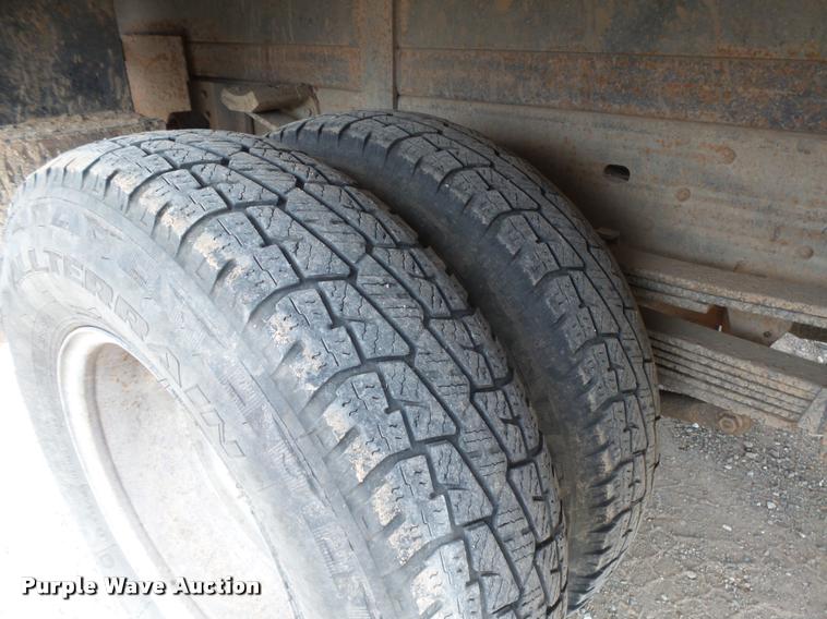 image for item DB1899 2005 Chevrolet Silverado 3500 flatbed pickup truck