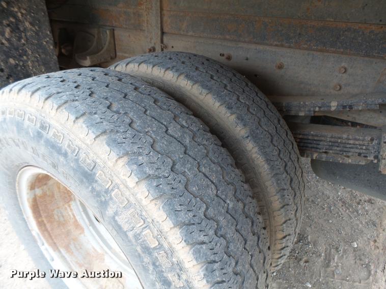 image for item DB1899 2005 Chevrolet Silverado 3500 flatbed pickup truck