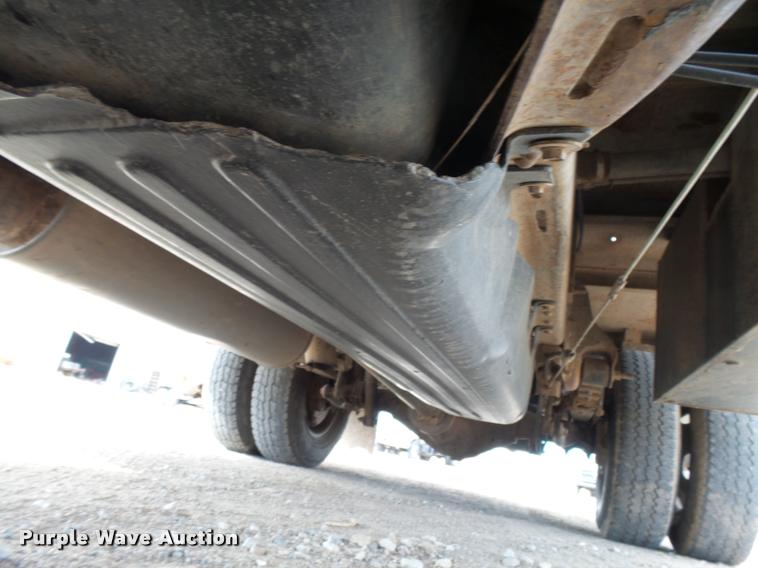 image for item DB1899 2005 Chevrolet Silverado 3500 flatbed pickup truck