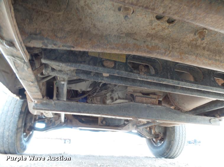 image for item DB1899 2005 Chevrolet Silverado 3500 flatbed pickup truck