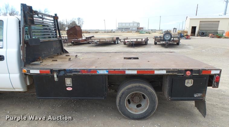 image for item DB1899 2005 Chevrolet Silverado 3500 flatbed pickup truck