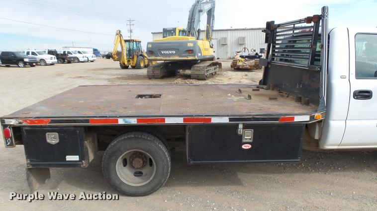image for item DB1899 2005 Chevrolet Silverado 3500 flatbed pickup truck