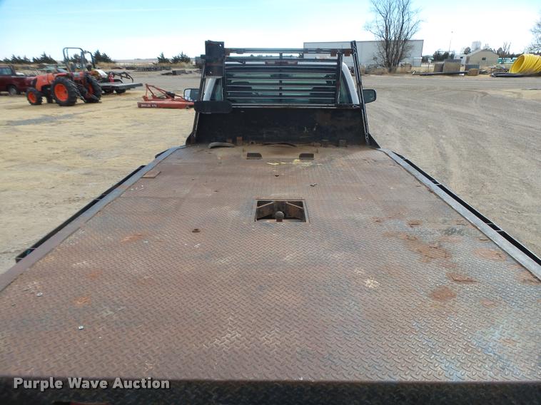 image for item DB1899 2005 Chevrolet Silverado 3500 flatbed pickup truck