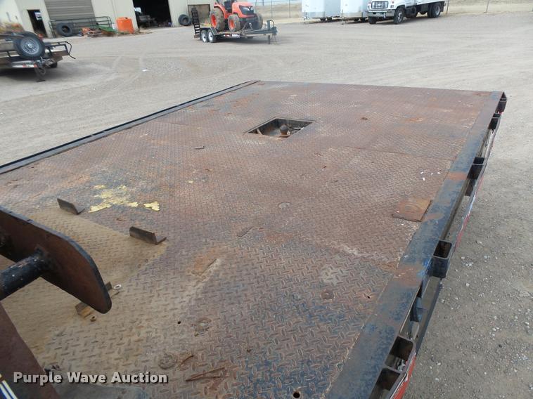 image for item DB1899 2005 Chevrolet Silverado 3500 flatbed pickup truck