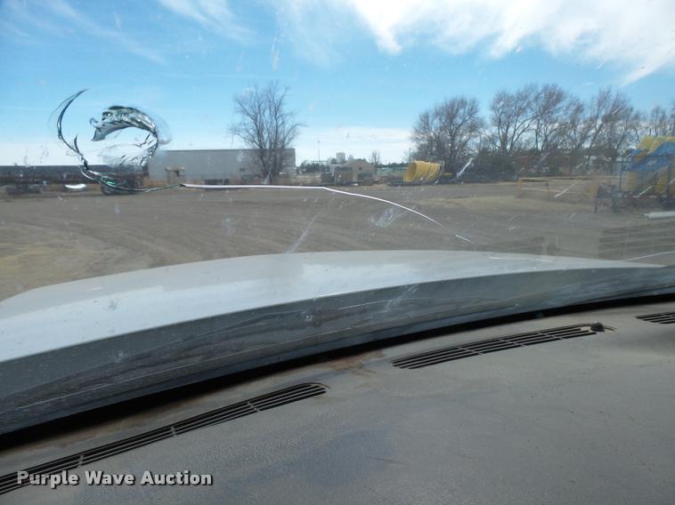 image for item DB1899 2005 Chevrolet Silverado 3500 flatbed pickup truck