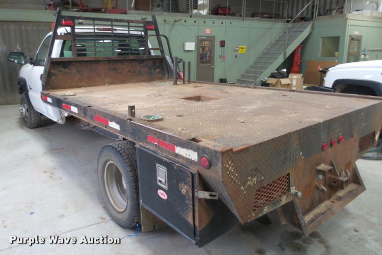 image for item DB1900 2007 Chevrolet Silverado 3500HD flatbed pickup truck